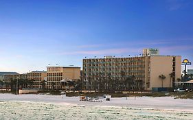 Days Inn By Wyndham Panama City Beach/Ocean Front